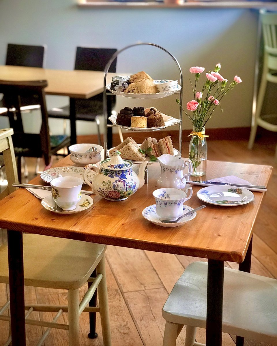 ☕🍰 Afternoon Tea at The Loft, Wells Cathedral ☕🍰 April is National Food Month. In celebration, why not treat yourself and your loved ones to an afternoon tea at The Loft at Wells Cathedral? eventbrite.co.uk/e/afternoon-te… #wellssomerset #wellscathedral #afternoontea @VisitWells