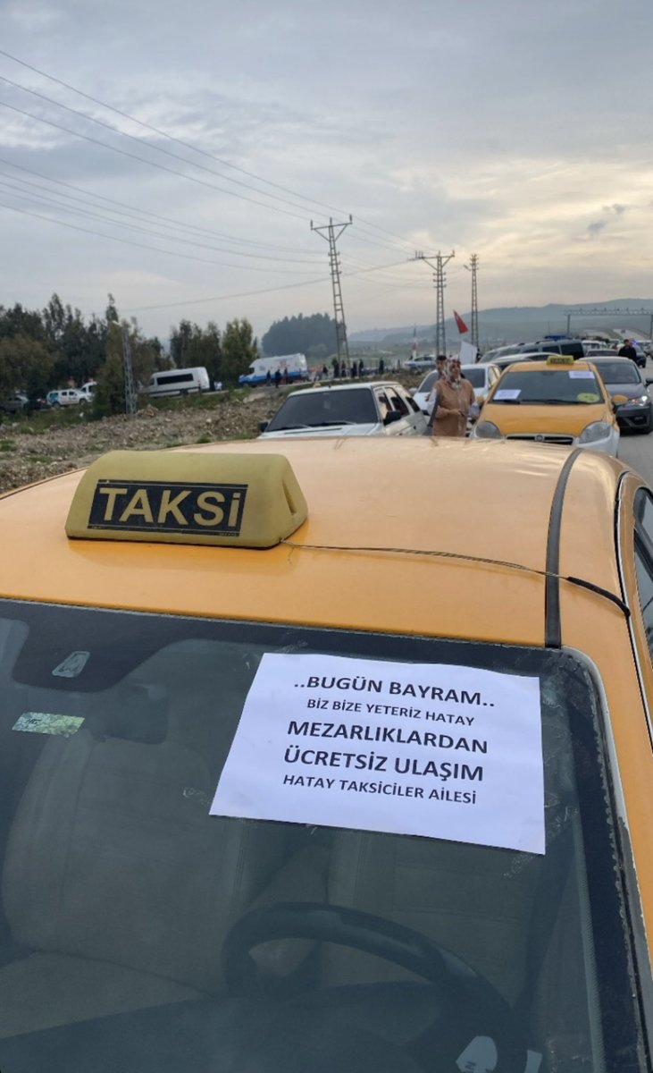 Hatay'da bugün taksiciler belli saatlerde mezarlıklardan ücretsiz ulaşım sağlıyor. Ne diyeceğimi bilemiyorum, gerçekten çok güzel insanlarız.