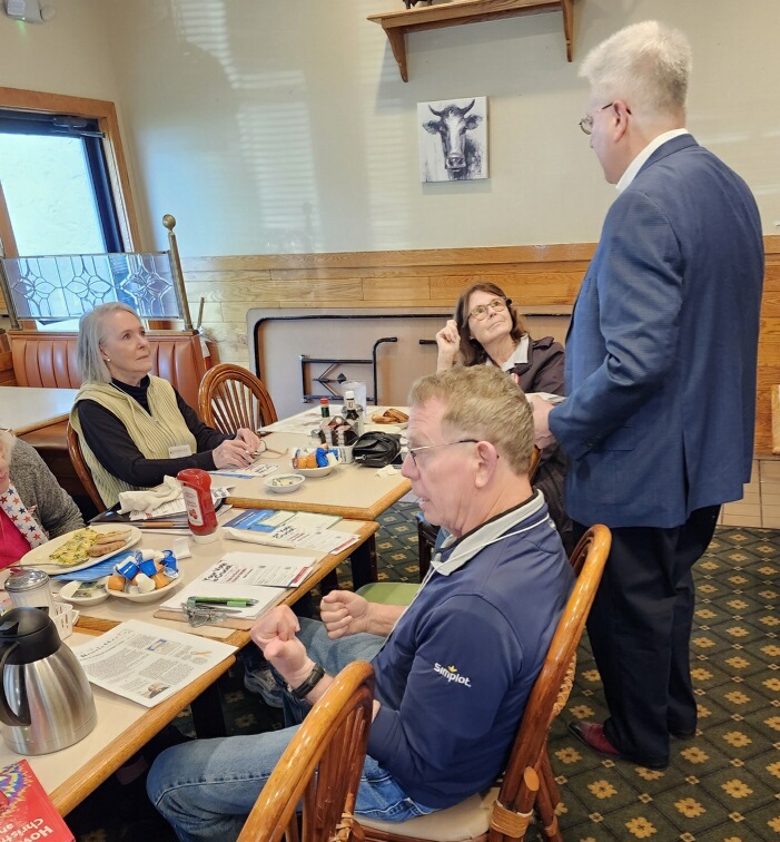 Jemord1776's tweet photo. Jonathan gave a powerful and inspirational address Monday morning to 100+ patriots at the Williamsburg Breakfast Club.
#EmordForSenate #2024USSenate #2024Election #SaveVirginia #SaveAmerica https://t.co/ihQJaROsmp