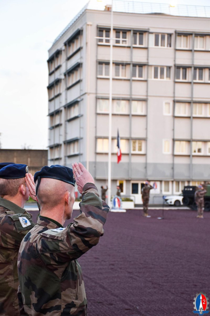 C2ermat's tweet photo. A l’occasion des dernières couleurs régimentaire, le #chefdecorps a mis à l’honneur deux de nos camarades qui se sont particulièrement distingués en opération. Ce moment privilégié est également l’occasion pour le CDC de s’exprimer devant tout le régiment. @defense_ouest https://t.co/a3bLaanLvy