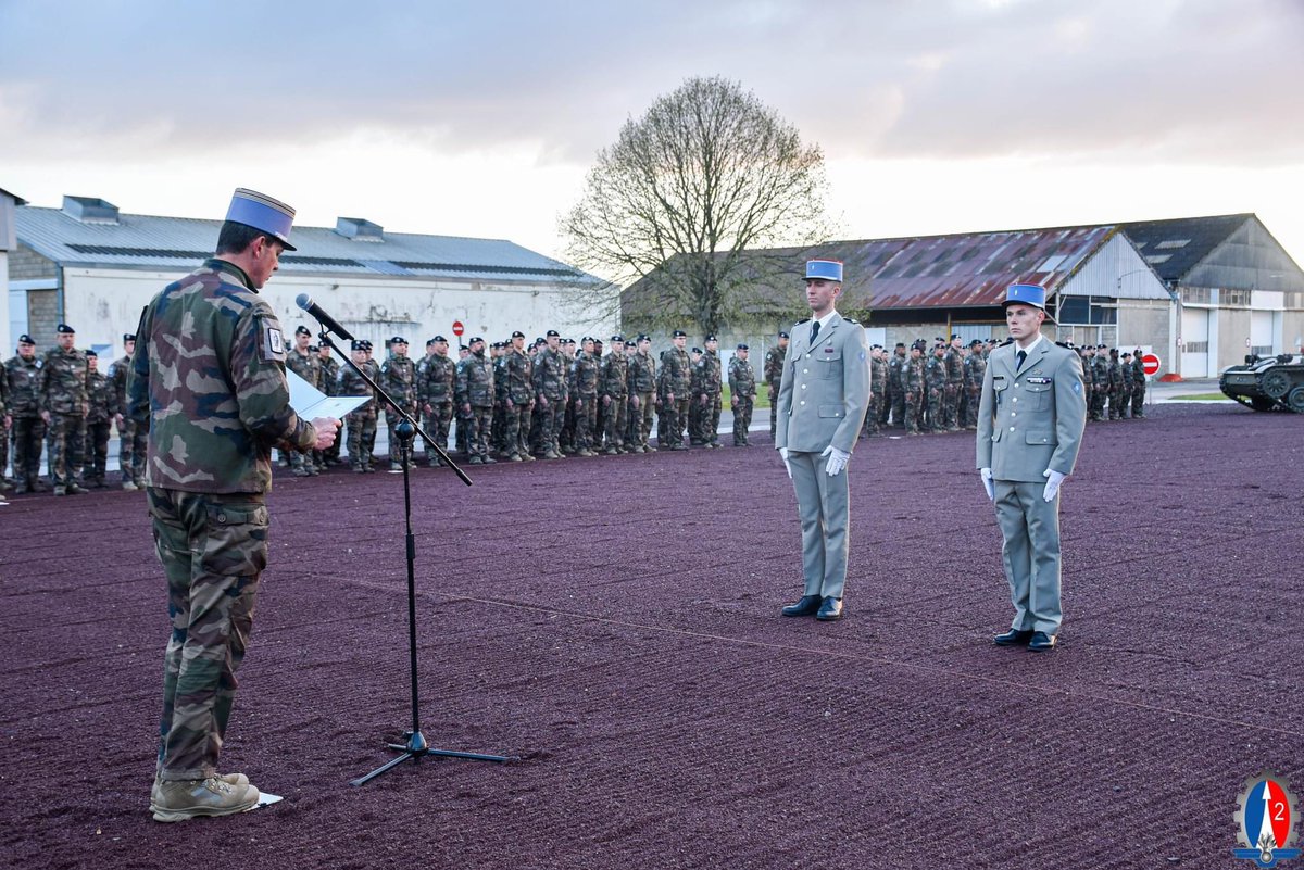 C2ermat's tweet photo. A l’occasion des dernières couleurs régimentaire, le #chefdecorps a mis à l’honneur deux de nos camarades qui se sont particulièrement distingués en opération. Ce moment privilégié est également l’occasion pour le CDC de s’exprimer devant tout le régiment. @defense_ouest https://t.co/a3bLaanLvy