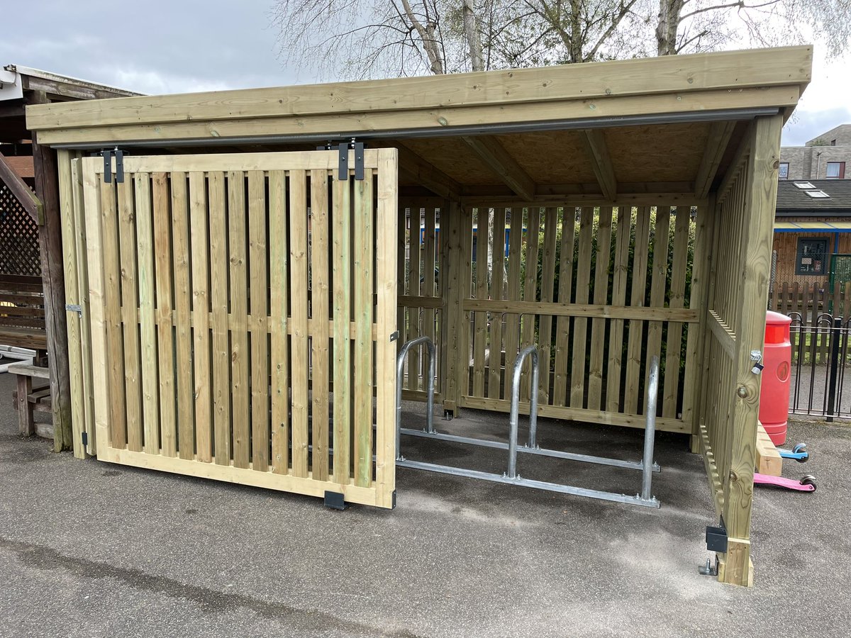 DoingRBit1's tweet image. Looking for a sustainable way to reduce air pollutants? Look no further than our living green roof cycle shelters! Manufactured using sustainable timber and renewable energy, our shelters are the perfect solution for eco-conscious schools and businesses. 
#Sustainability