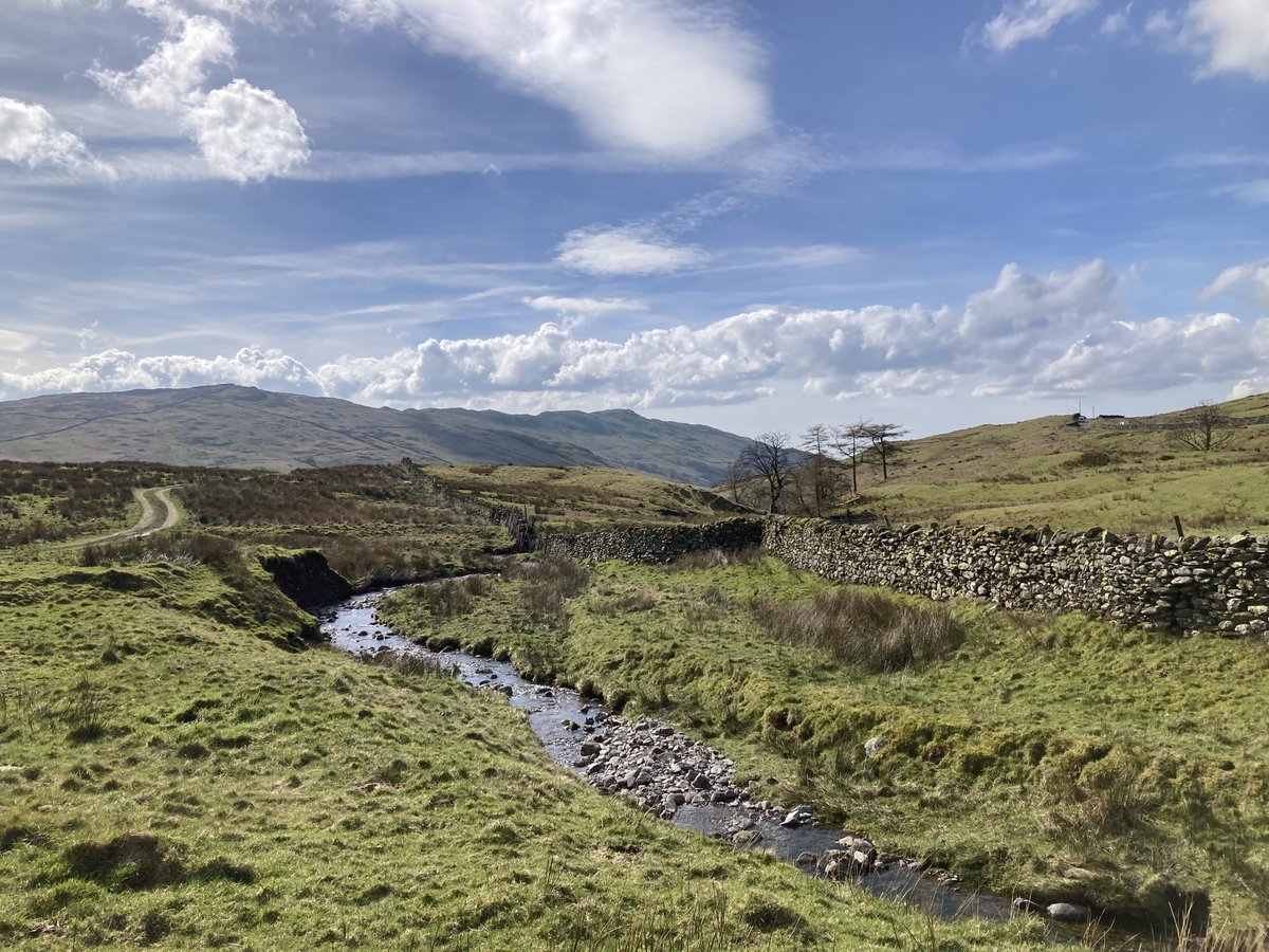 Good morning everyone wishing you a lovely day 😀wonderful #WallsOnWednesday last week’s wonderful walking from Ambleside towards Red Screes 💚 #LakeDistrict