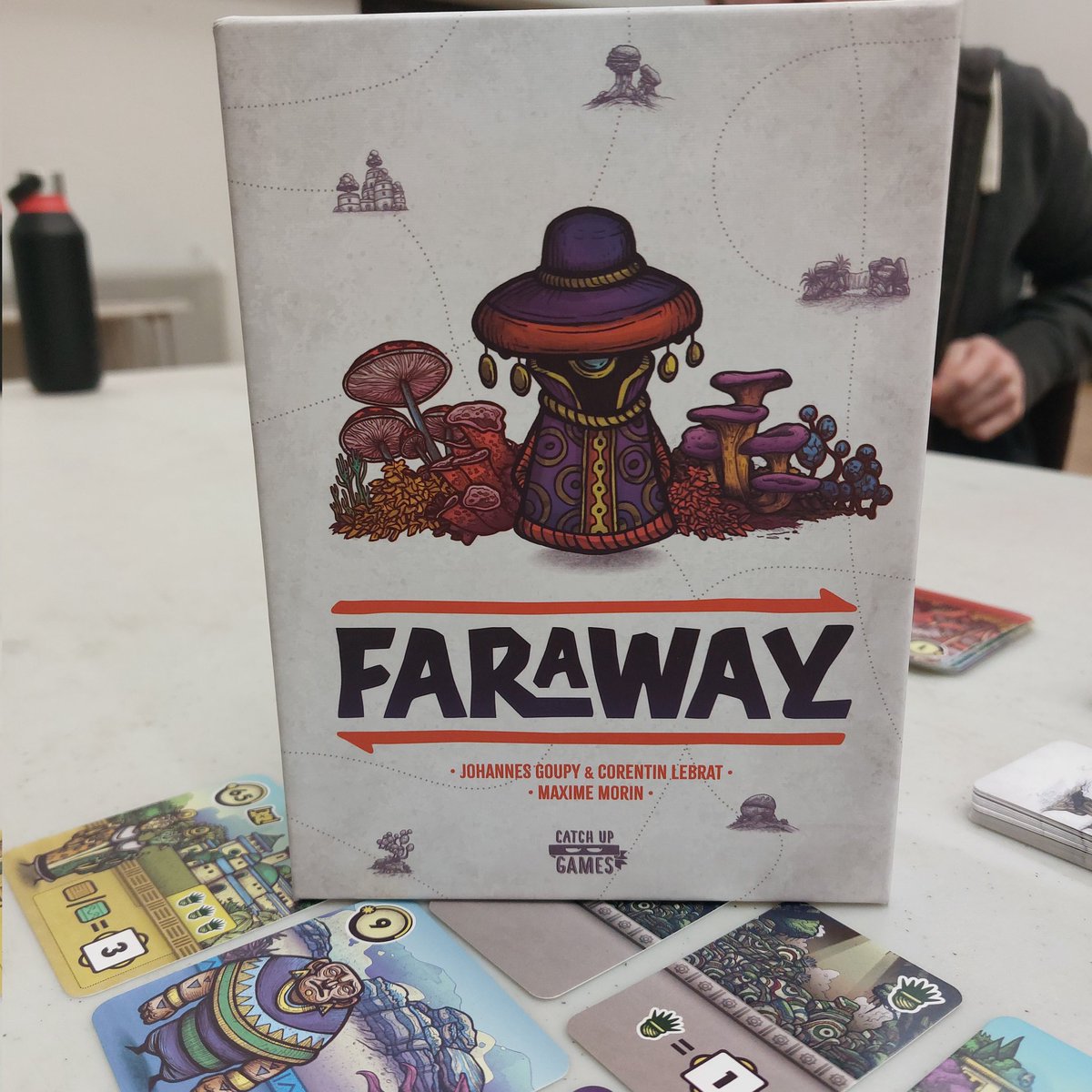 Can we play Faraway again please? So much brillance in a tiny box! And done within 15 minutes, so you can play again! Distributed by @HachetteBGUK and available from @Kienda_UK #Boardgames #boardgamegeek