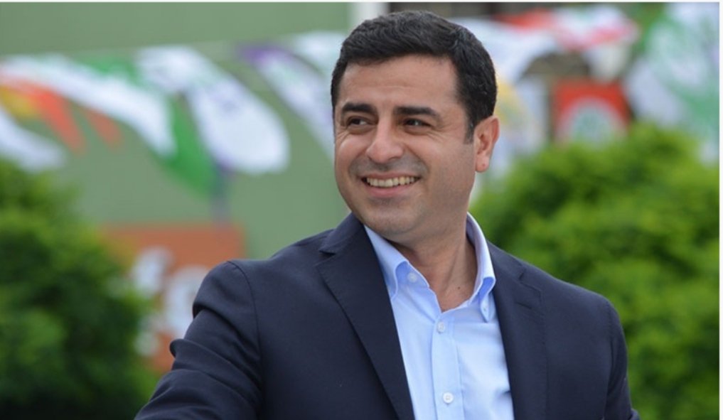 Doğum günün kutlu olsun başkanım bayramın kutlu mübarek olsun
Kürt halkının onuru
<a href="/hdpdemirtas/">Selahattin Demirtaş</a>
<a href="/Basak__Demirtas/">Başak Demirtaş</a>