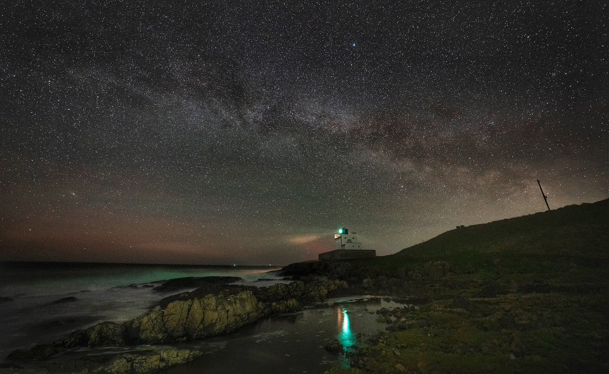 The Milky Way over Bamburgh lighthouse at 3am #Northumberland #weather @VirtualAstro @PA @StormHour @ChronicleLive