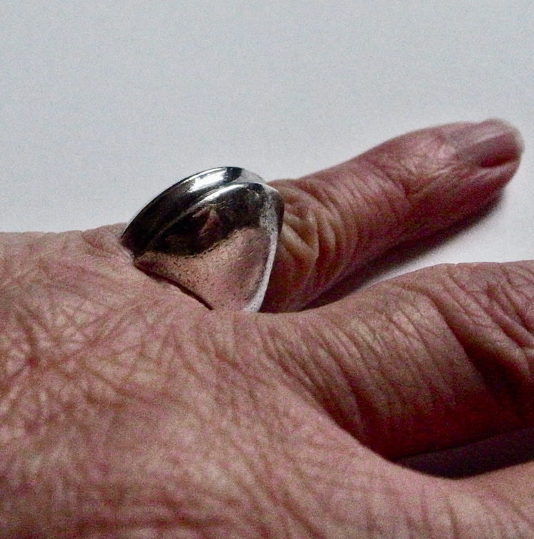 Henning Ulrichsen, silver ring, #Denmark, 1974 London import marks. New to johnkelly1880.co.uk visit for more info and images or DM me. #preowned #preownedjewellery #vintage #vintagejewellery #danishjewellery #danishdesign #scandinavianjewellery #scandinaviandesign
