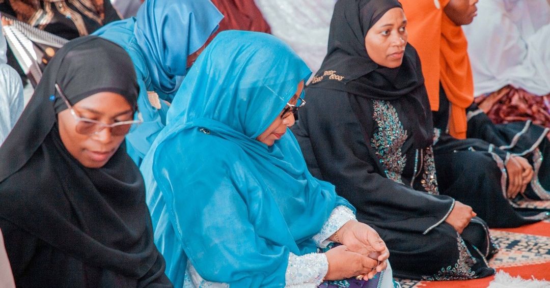 MafacePrince's tweet photo. Rais wa Jamuhuri ya Muungano wa Tanzania Dkt. @SuluhuSamia leo Jumatano Aprili 10, 2024 ameshiriki Sala ya El-Fitri katika Msikiti wa Mfalme Mohamed VI wa Morocco uliopo makao makuu ya BAKWATA, Kinondoni Dar es Salaam. https://t.co/g36IjO99fJ