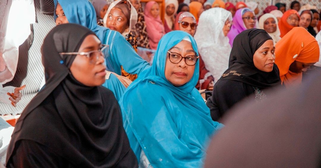 MafacePrince's tweet photo. Rais wa Jamuhuri ya Muungano wa Tanzania Dkt. @SuluhuSamia leo Jumatano Aprili 10, 2024 ameshiriki Sala ya El-Fitri katika Msikiti wa Mfalme Mohamed VI wa Morocco uliopo makao makuu ya BAKWATA, Kinondoni Dar es Salaam. https://t.co/g36IjO99fJ