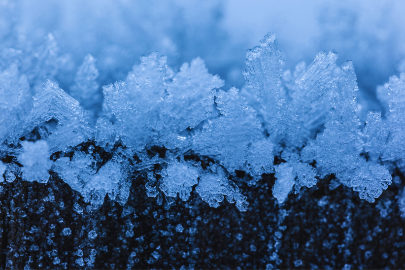 Kevät etenee, jää ohenee❗️ Vaikka jään paksuus on vielä kohtalaisen hyvä, se ei kerro jään kantavuudesta. Jääpeite voi olla arvaamattoman hauras tutuillakin paikoilla. pelastustoimi.fi/-/kevat-etenee… #pkpelastuslaitos #siunsote #pohjoiskarjalanhyvinvointialue #TukeaTurvaaHyvinvointia