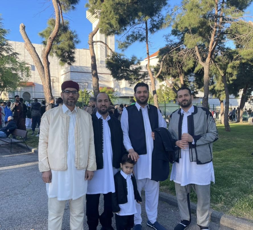 lefersy2's tweet photo. إلى كل الأهل والأصدقاء 
تقبل الله منّا ومنكم وغفر الله لنا ولكم، 
عيدكم مبارك وكل عام وانتم بخير.
#عيد_الفطر_المبارك https://t.co/04IXvH2sSr