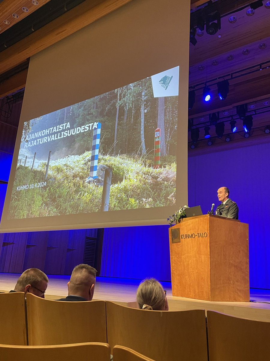 Kuhmon kaupunki (@kuhmonkaupunki) on Twitter photo Rajavartiolaitoksen raja- ja meriosaston osastopäällikön Matti Sarasmaan mukaan laittoman maahantulon riskitaso itärajalla on noussut pitkäkestoisesti.
<a href="/rajavartijat/">Rajavartiolaitos</a> #rajafoorumi #itäraja #kuhmo Rajavartiolaitoksen raja- ja meriosaston osastopäällikön Matti Sarasmaan mukaan laittoman maahantulon riskitaso itärajalla on noussut pitkäkestoisesti.
<a href="/rajavartijat/">Rajavartiolaitos</a> #rajafoorumi #itäraja #kuhmo
