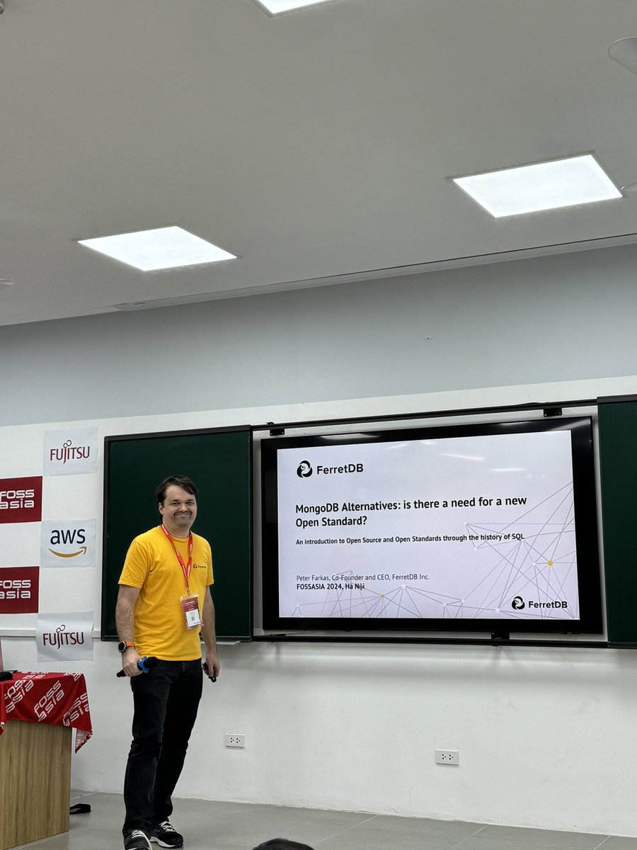 @FarkasP at stage on #opensource vs #openstandards at @fossasia #Vietnam via @ferret_db