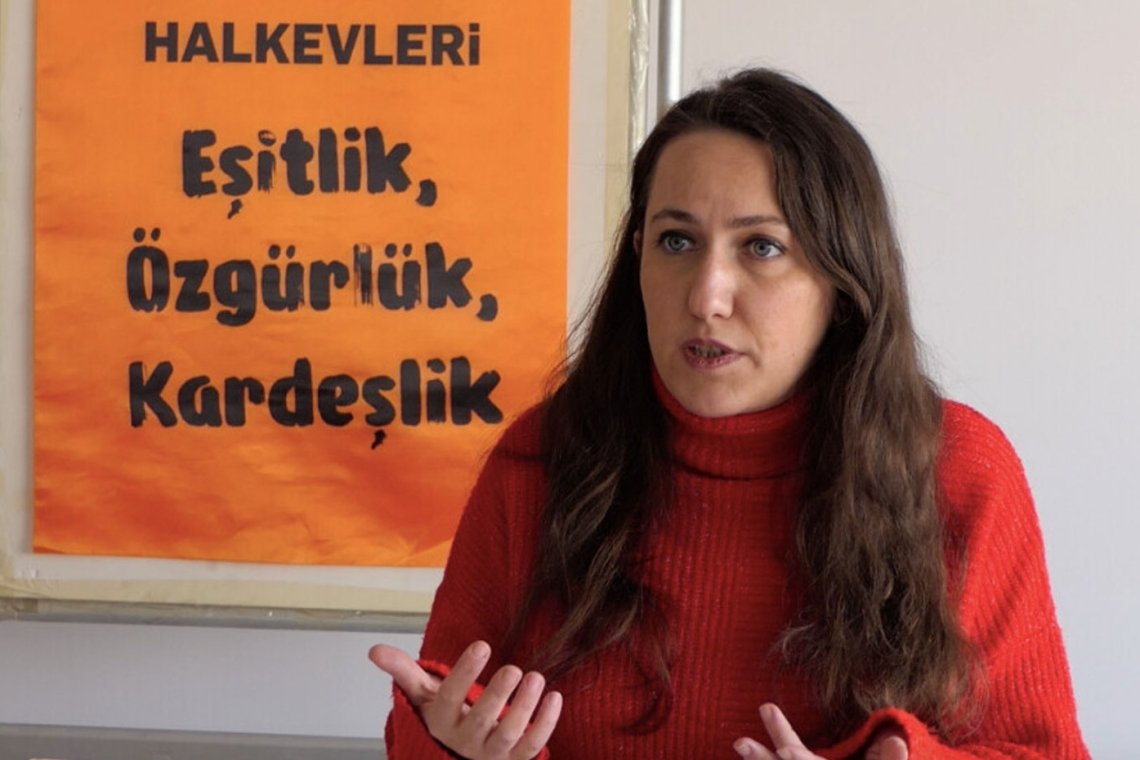 Halkevleri Genel Başkanı Merttürk’e, Erdoğan ve Bahçeli’ye ‘hakaret’ten ceza verildi @Halkevleri Genel Başkanı @nebiyemertturk'e, Aleyna Çakır’ın öldürülmesi sonrasında yaptığı sosyal medya paylaşımı gerekçe gösterilerek açılan davada, Cumhurbaşkanı Erdoğan ve MHP Genel Başkanı…