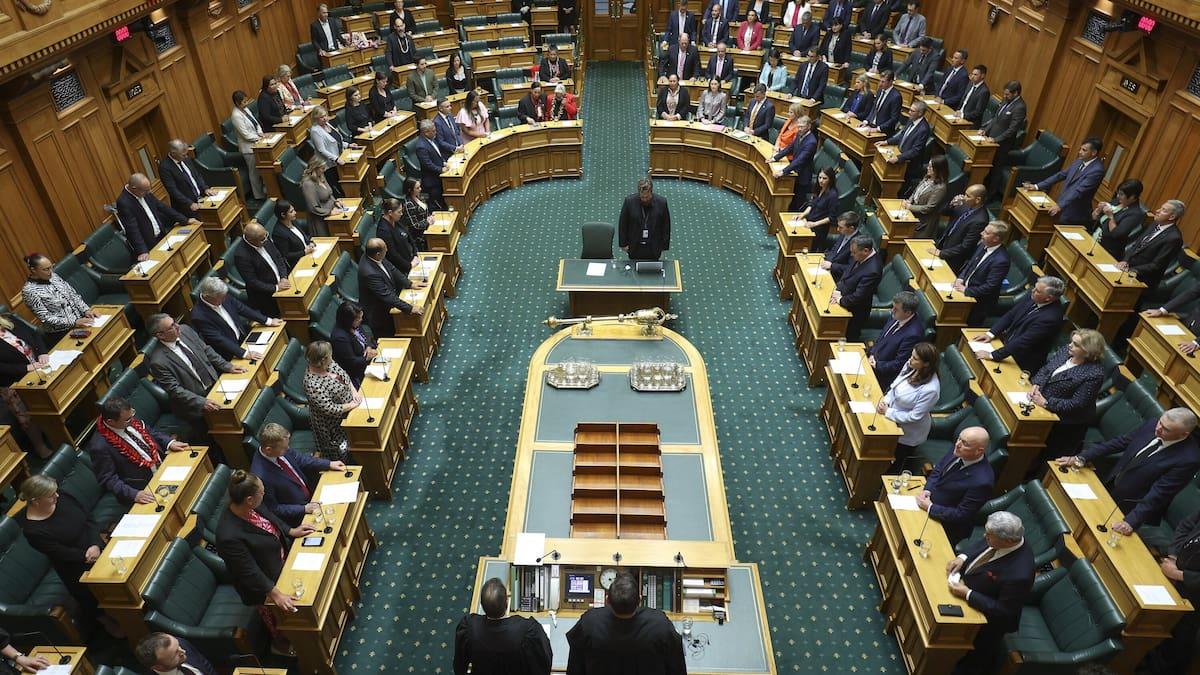 Parliament shock: Samoa citizenship bill passes first hurdle with help of Act, NZ First nzherald.co.nz/nz/politics/sa…