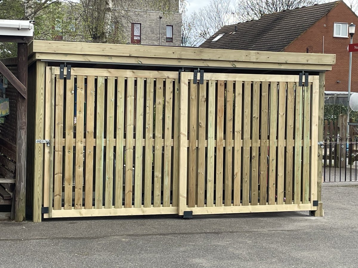 DoingRBit1's tweet image. Looking for a sustainable way to reduce air pollutants? Look no further than our living green roof cycle shelters! Manufactured using sustainable timber and renewable energy, our shelters are the perfect solution for eco-conscious schools and businesses. 
#Sustainability