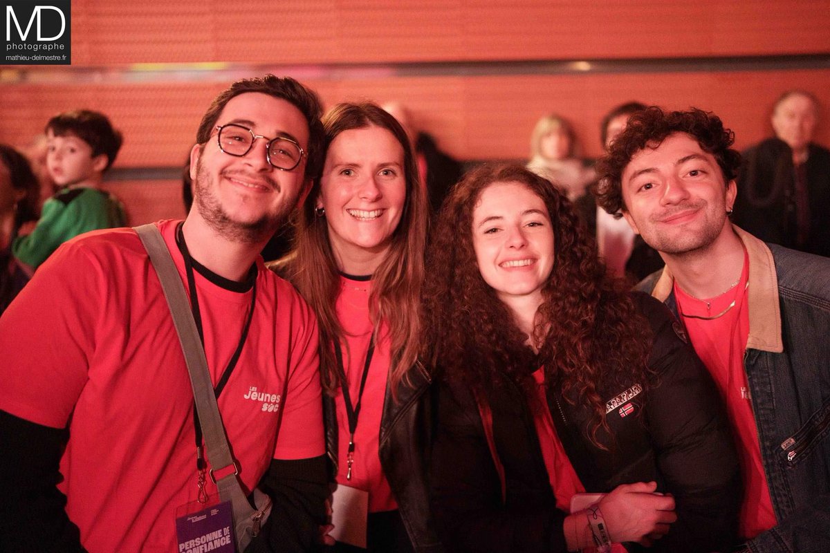 L’Agora des jeunes à Toulouse c’était il y a quelques semaines✊ Bravo à @maylisqvy pour l’organisation et merci au @JeunesSoc31 pour l’accueil! Un moment de partage, de rencontres et d’idées. L’Epineuse était en vente tout le week-end, on continue 🌹 lesjeunes-soc.fr/epineuse