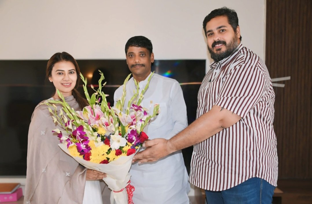 It was an honour welcoming Hon. Ravindra Dhangekar - रविंद्र धंगेकर at our residence.
#loksabhaelection #CongressParty🇮🇳✌️