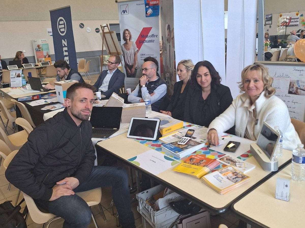 Hier, La Poste était présente à Rougemont dans le #Doubs pour proposer ses solutions pour le bien vieillir à domicile. 🏡

Portage de repas et de médicaments, <a href="/TabletteArdoiz/">Tablette Ardoiz</a> ou encore le programme Veiller sur mes parents étaient à l'ordre du jour.

#VousSimplifierLaVie