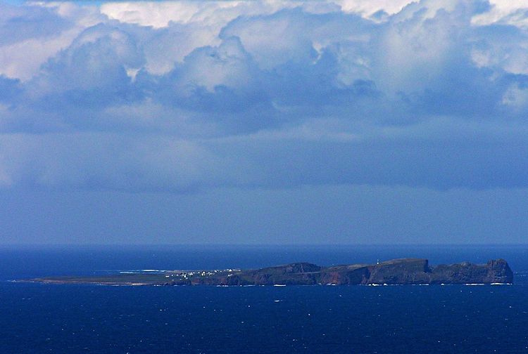 Good morning from beautiful #Donegal ♥

Today's #GoodMorning photograph is of Tory Island / Toraigh which is 9 miles off the coast of County Donegal. 

#Ireland 
#scenery 
#views
#AtlanticOcean 
#Islands 
#Blue #skies #clouds #horizons #lighthouses 
@ThePhotoHour