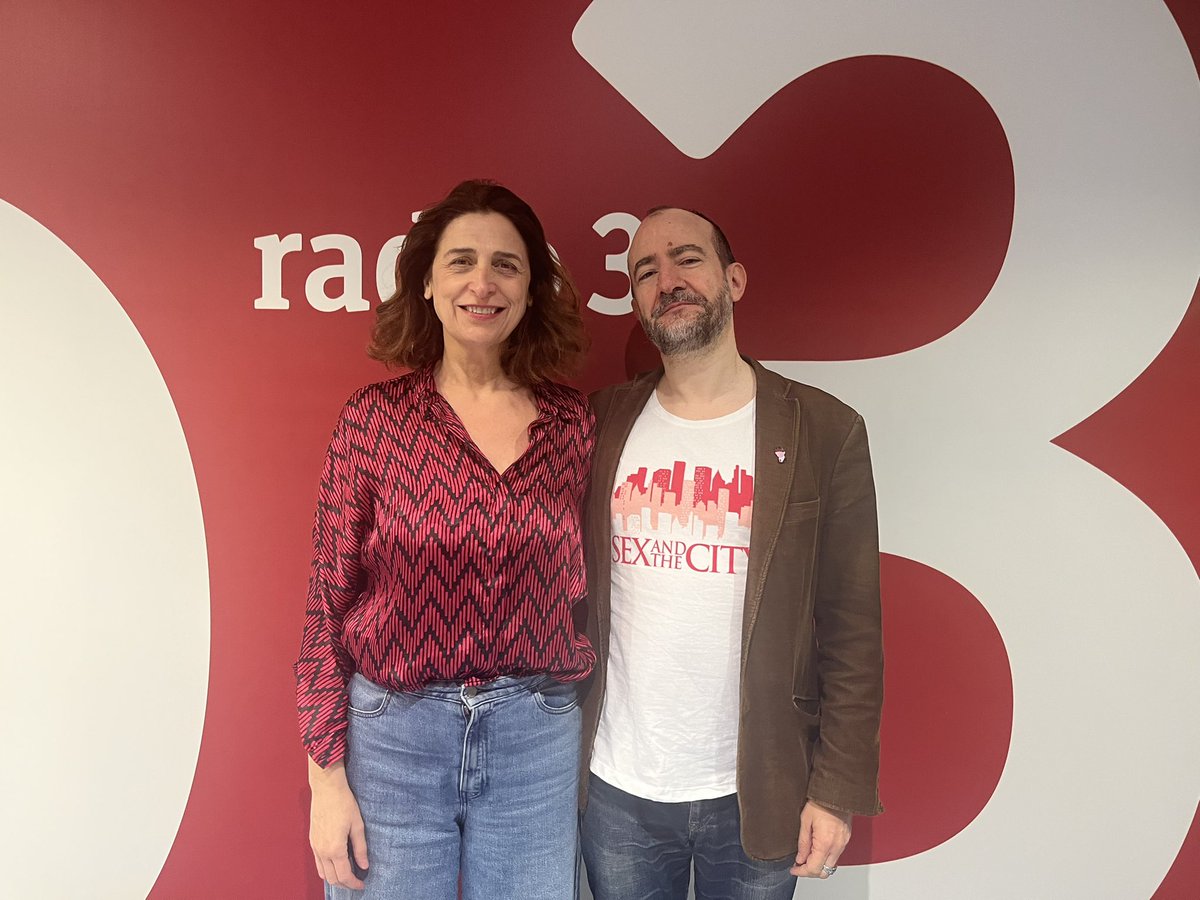 Hoy Empieza Todo 2 (@het2_radio3) on Twitter photo Ahora le toca al teatro con <a href="/elviradeluis/">Elvira De Luis</a>
Hablamos de ‘Camino largo de vuelta a casa’ 🏠 con su director <a href="/IGuardamino/">Iñigo Guardamino</a> y una de sus protagonistas, <a href="/belenponcedeleo/">Belen Ponce de Leon</a>
Podéis verla hasta el 4 de mayo en <a href="/TeatroEspanol/">Teatro Español</a> 🎭 Ahora le toca al teatro con <a href="/elviradeluis/">Elvira De Luis</a>
Hablamos de ‘Camino largo de vuelta a casa’ 🏠 con su director <a href="/IGuardamino/">Iñigo Guardamino</a> y una de sus protagonistas, <a href="/belenponcedeleo/">Belen Ponce de Leon</a>
Podéis verla hasta el 4 de mayo en <a href="/TeatroEspanol/">Teatro Español</a> 🎭