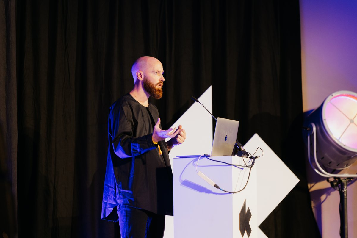 Join us in reliving Antoine Bertin's captivating talk from #KIKK23, where he unveiled the secrets behind 'BIOMIMETIC LISTENING.' : Exploring Music and Biodiversity Merging Science and Rituals Crafting Machines for Interspecies Conversations youtube.com/watch?v=IjUM5A… #KIKKFestival