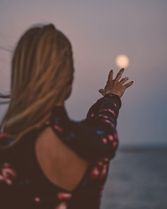 antotp's tweet photo. Non si lascia niente si fa solo in modo #cheCada dal cuore.
Il gioco di Isa
(Antonella Trapani)
#BuongiornoATutti
#10aprile
#ScrivoQuelCheSento https://t.co/Nn1LTnsAuS