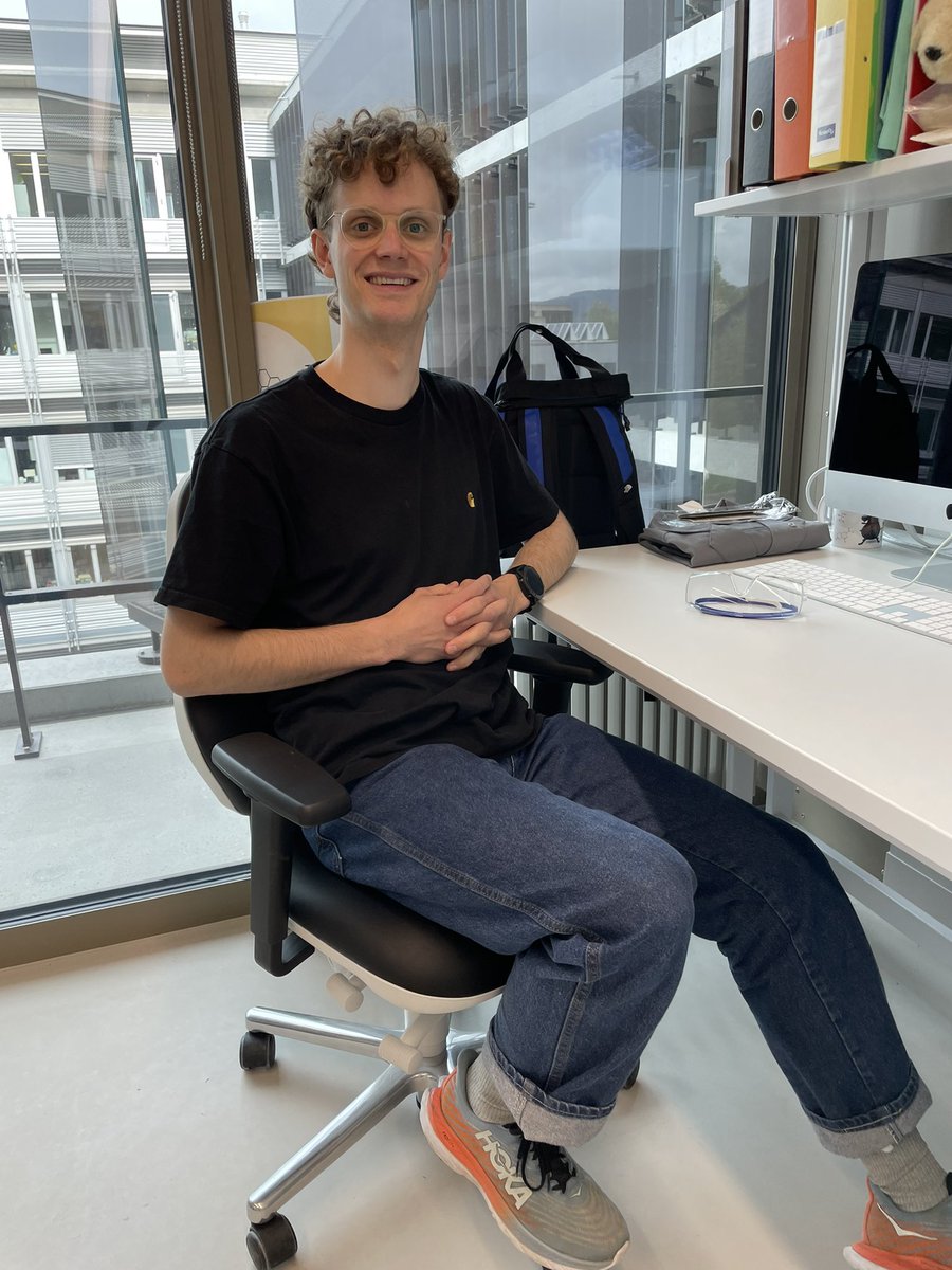 Warm welcome to Noah, the 3rd #PhD student joining the <a href="/JuricekLab/">JuricekLab</a> this year, after completing his Master with <a href="/TomSolomek/">Tomáš Šolomek</a> Have a great start Noah, happy to have you onboard! <a href="/NRychener/">Noah Rychener</a> <a href="/UZH_Chemistry/">UZH Chemistry</a> <a href="/UZH_Science/">UZH Science</a> <a href="/UZH_ch/">Universität Zürich</a> <a href="/paulawdr/">Paula Widmer</a> @pauline_pfister <a href="/PatriciaCmelova/">Patricia</a> <a href="/maruan_salim/">maruansalim</a>