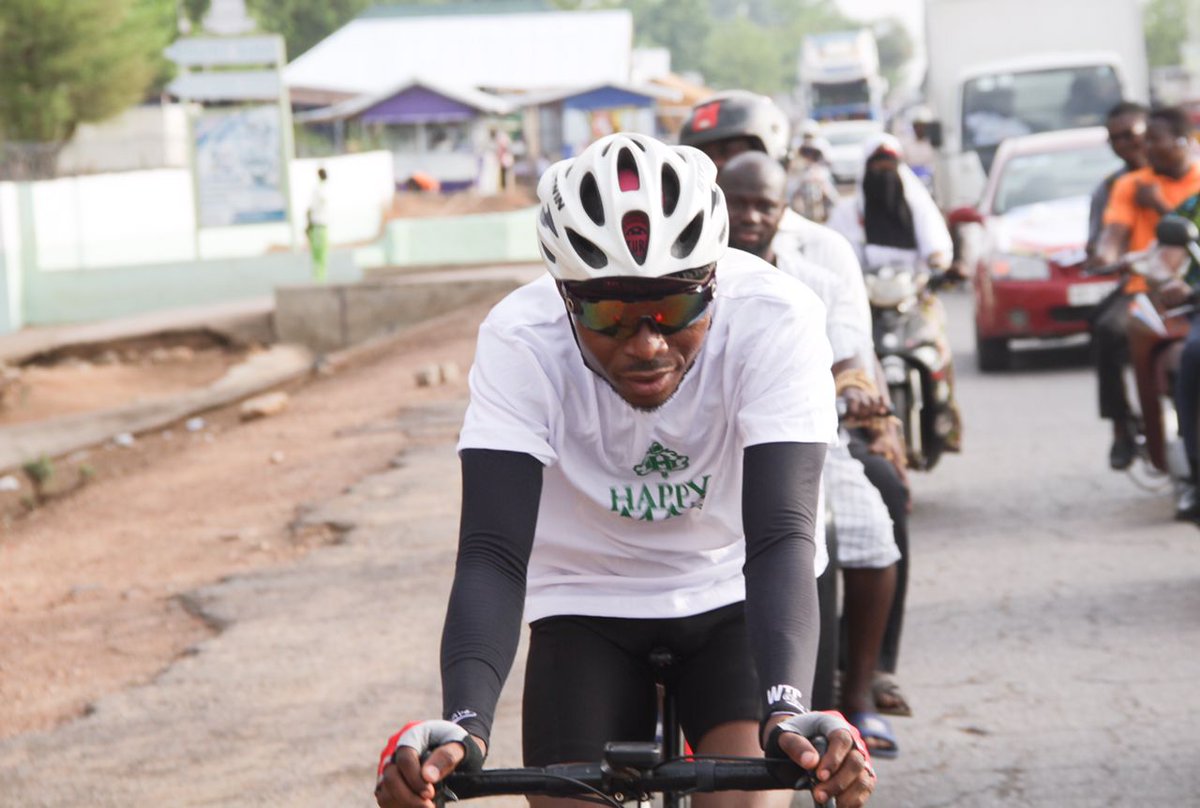 JoyNewsOnTV's tweet photo. James Kumbeni embarks on a cycling journey from Bolgatanga to Accra to promote clean air and cyclists’ safety.

#BolgatoAccraByBike | #JamesRides815km | #RideforCleanAir https://t.co/RxE4b5lcLY