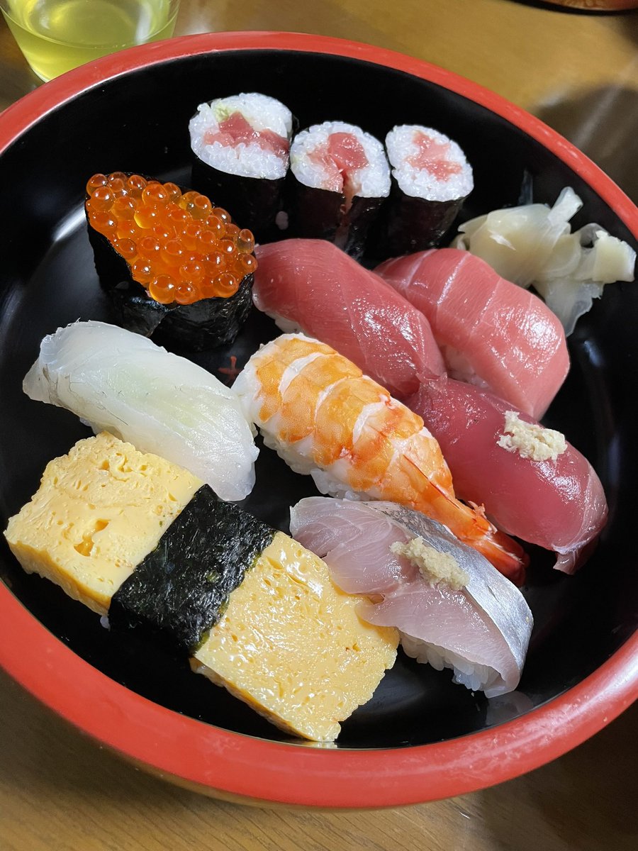 今日は出前お寿司🍣
鼻詰まってて
ふわっとしか味しないけど😂