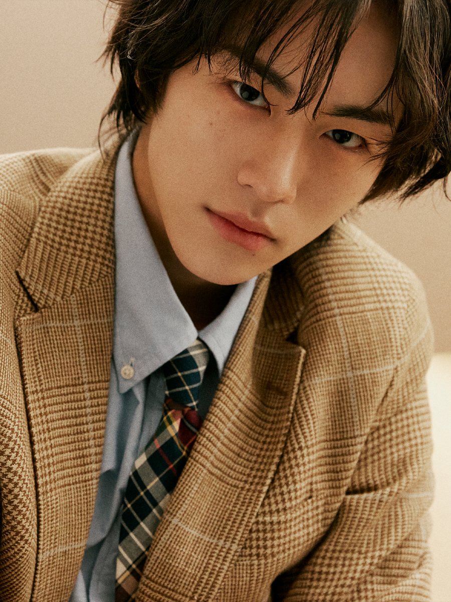 82MAJOR(82메이저) 1ST MINI ALBUM [BEAT by 82]
🏀 ALBUM PHOTO #1

#박석준 #PARKSEOKJOON

2024. 4. 29. 6PM (KST)

#82MAJOR #82메이저 #에이티투메이저
#82MAJOR_BEATby82 #BEATby82