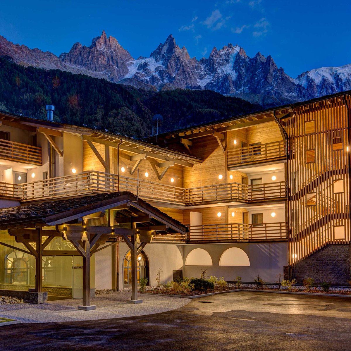 Chamonix All Year tweet media