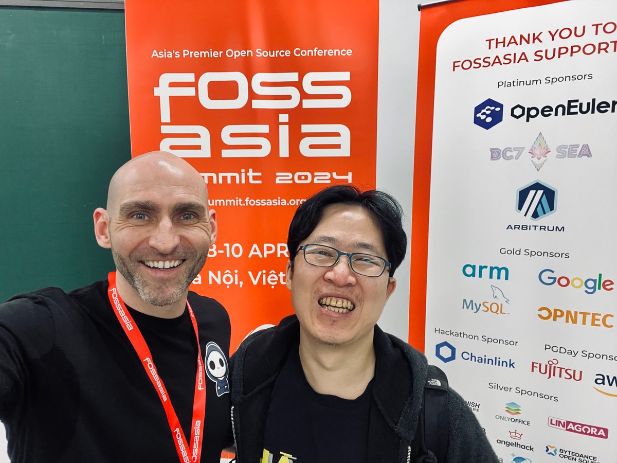 Small world moment at @fossasia Summit: At my talk, I answered a question with a recommendation for a paper that had just been recommended to me this morning on twitter Guess what? The person who recommended the paper was right there in the audience ❤️ x.com/alittletyper/s…