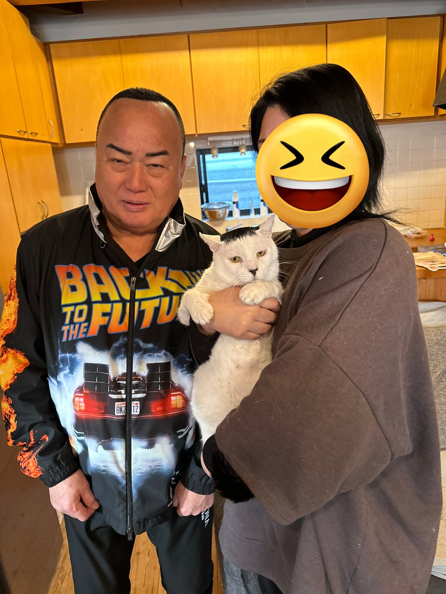 sakuraneko2222's tweet photo. 全世界の細川たかし先生ファンの皆様、磯辺海苔男ファンの皆様
奇跡のツーショットお待たせしました🍙🥹

わざわざ家まで来てくれるなんて神対応過ぎんか😂 https://t.co/fKOCIFYao7