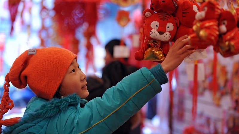 Les parents influenceurs sur Douyin, encouragent les enfants chinois à devenir des mini-stars. Des millions de vues, mais à quel prix pour leur enfance? #Douyin #influenceurs #enfanceSacrifiée