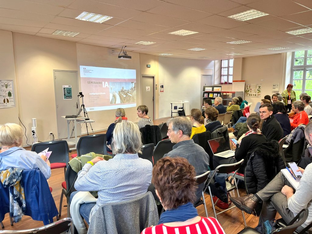 Premier séminaire sur l’#IntelligenceArtificielle en éducation au @lycCDGDijon aujourd'hui. Organisé par @RA_BFC, les EAFC et le @reseau_canope, cet événement vise à explorer ses applications concrètes dans l’enseignement et enrichir les méthodes pédagogiques. #IA_en_education