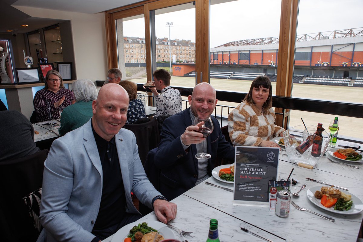 𝐁𝐥𝐚𝐜𝐤 𝐚𝐧𝐝 𝐖𝐡𝐢𝐭𝐞 𝐋𝐨𝐮𝐧𝐠𝐞 𝐇𝐨𝐬𝐩𝐢𝐭𝐚𝐥𝐢𝐭𝐲 Enjoy Saturday's game against @ICTFC from the comfort of hospitality. Award winning 3 course meal Inclusive drinks package Executive seating in the South Stand and much more Book here ⤵️ queensparkfc.co.uk/hospitality-on…