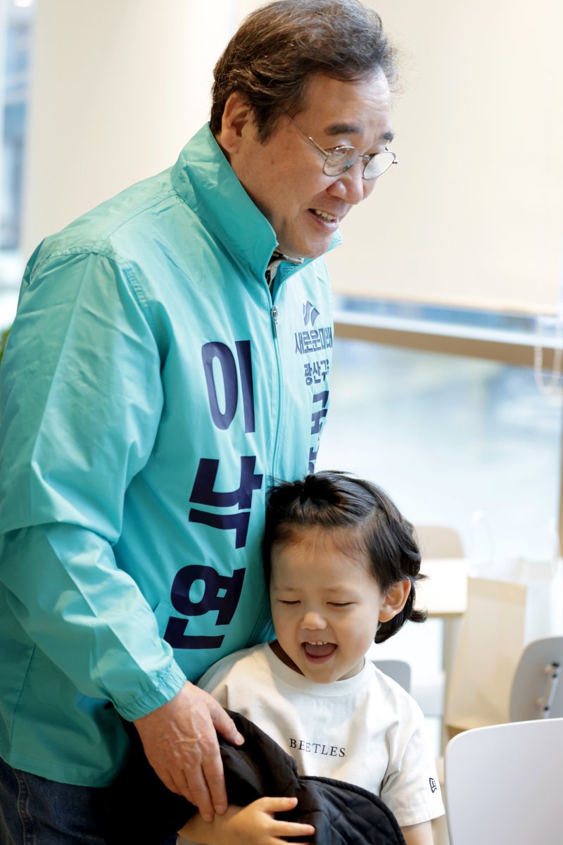 croissantdal's tweet photo. "이 손자들에게 더 자랑스럽고 더 존중받고 더 사랑받는 광주를 물려주고 싶습니다."

광주 광산구을 국회의원 후보, 이낙연

#광산을 #이낙연 https://t.co/ZtjMPsp67M