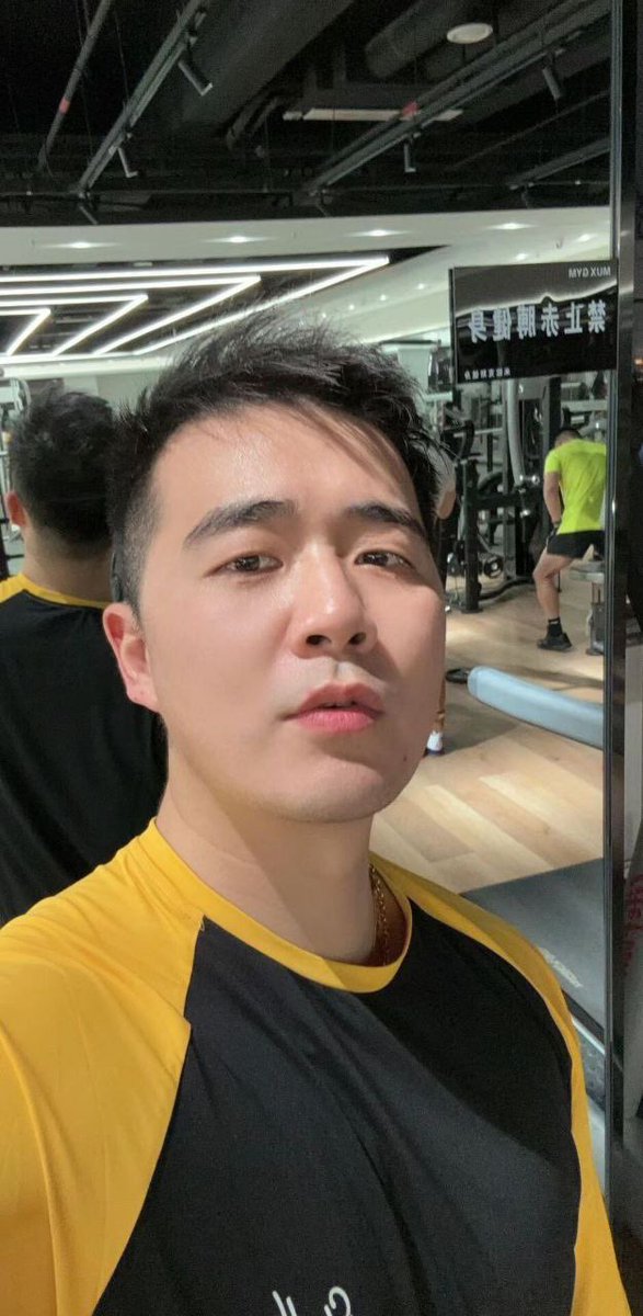blackkey3000's tweet photo. 好看的皮囊篇篇一律，技术好的大屌万里挑一，我就是那个能被条选出来的1！😄 行走打桩机！器大活好！不服来撩 https://t.co/1KdgXUVJhI