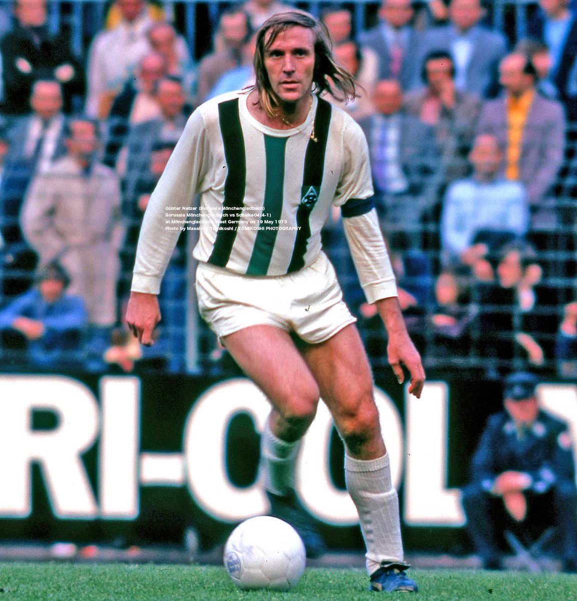 Günter Netzer (Borussia Mönchengladbach) ball Borussia Mönchengladbach vs Schalke04(4-1) at Mönchengladbach, West Germany on 19 May 1973 Photo by Masahide Tomikoshi / TOMIKOSHI PHOTOGRAPHY