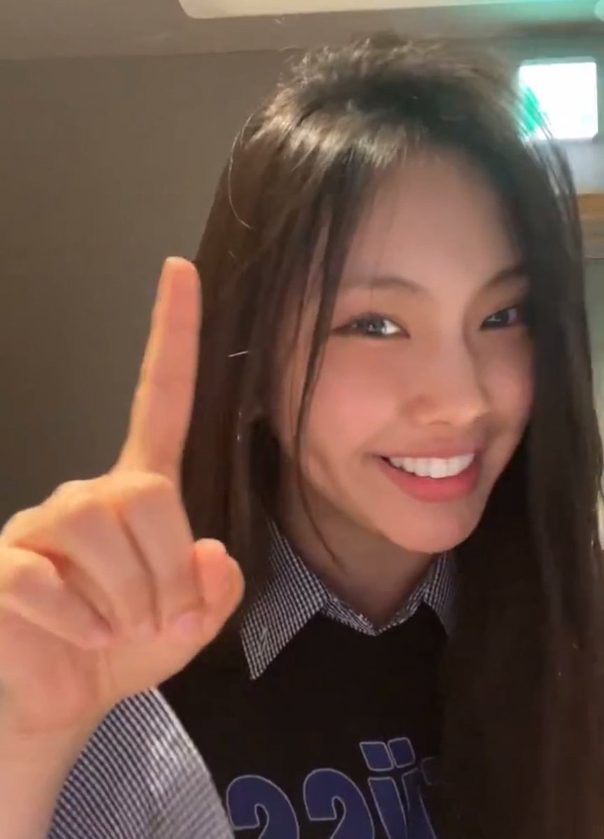 hyegums's tweet photo. THE DIMPLE ☹️☹️☹️☹️ https://t.co/X3Nd9Pf2HA