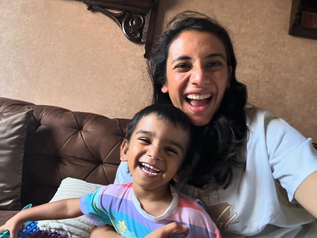 Cutest picture on the internet today 🤩 Smriti Mandhana with her nephew ❤️ #CricketTwitter