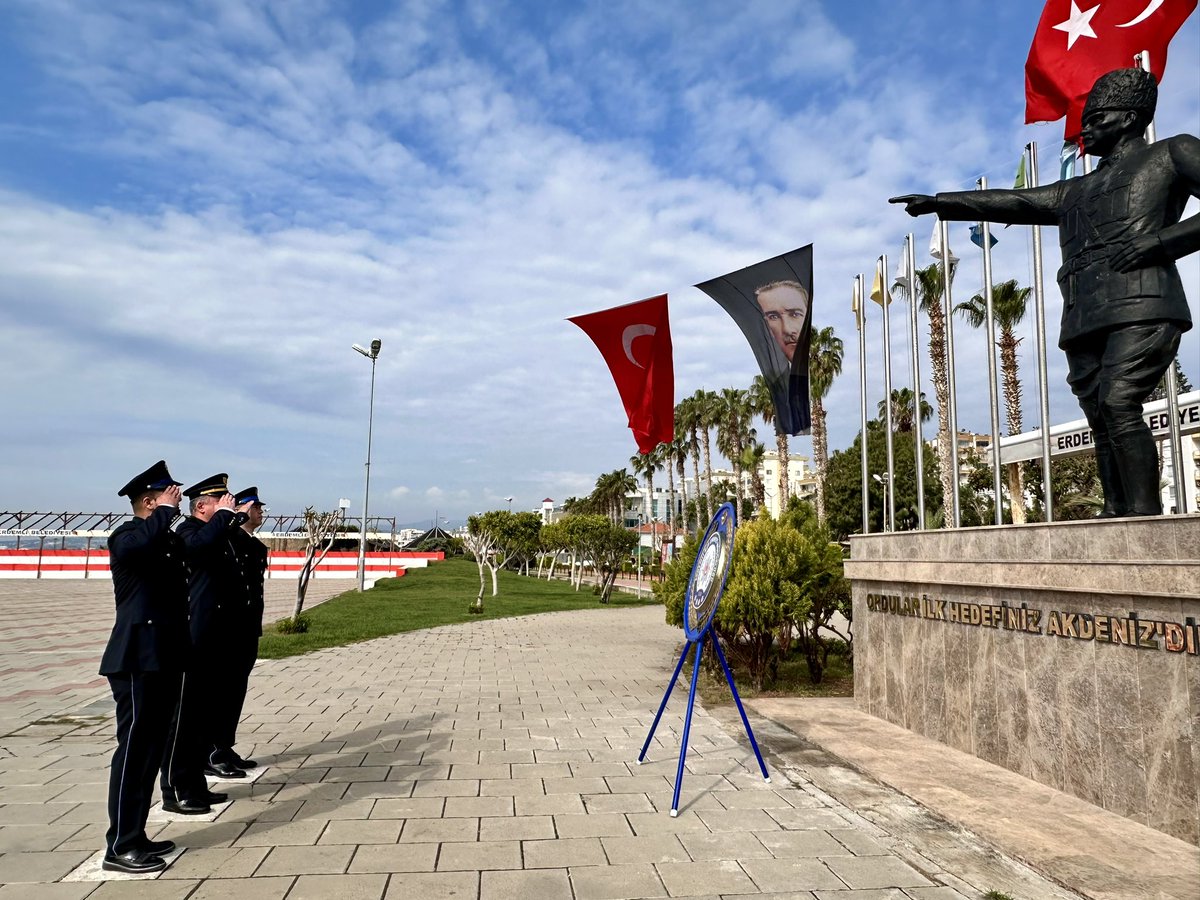 Türk Polis Teşkilatının kuruluşunun 179. yıl dönümü münasebetiyle düzenlenen çelenk sunma programına katıldık. Türk Polis Teşkilatının 179. kuruluş yıl dönümünde şehit polislerimizi rahmetle yâd ediyor, Polis Günü ve Haftası'nı en içten dileklerimle kutluyorum. #PolisHaftası