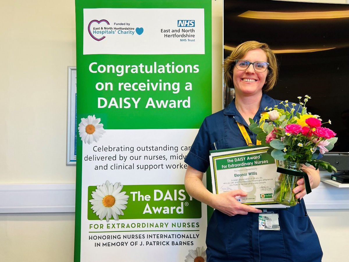 Congratulations to DAISY Award winner Eleanor 🏆 Eleanor won after applying for the Roald Dahl award, which paid for a new nurse to co-ordinate discharges for children 💙 Thanks to @ENHHCharity for making the DAISY Award possible! Find out more here: enherts-tr.nhs.uk/patient-visito…