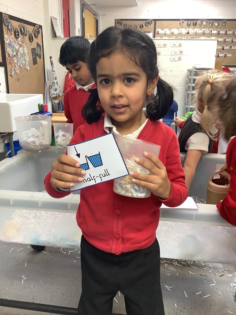 colleylane's tweet image. 🫙 #nursery had fun exploring #capacity. They filled containers, matched them to their correct #widgit label and answered how do you know questions. Well done. 🫙 #learningthroughplay @widgit_software
