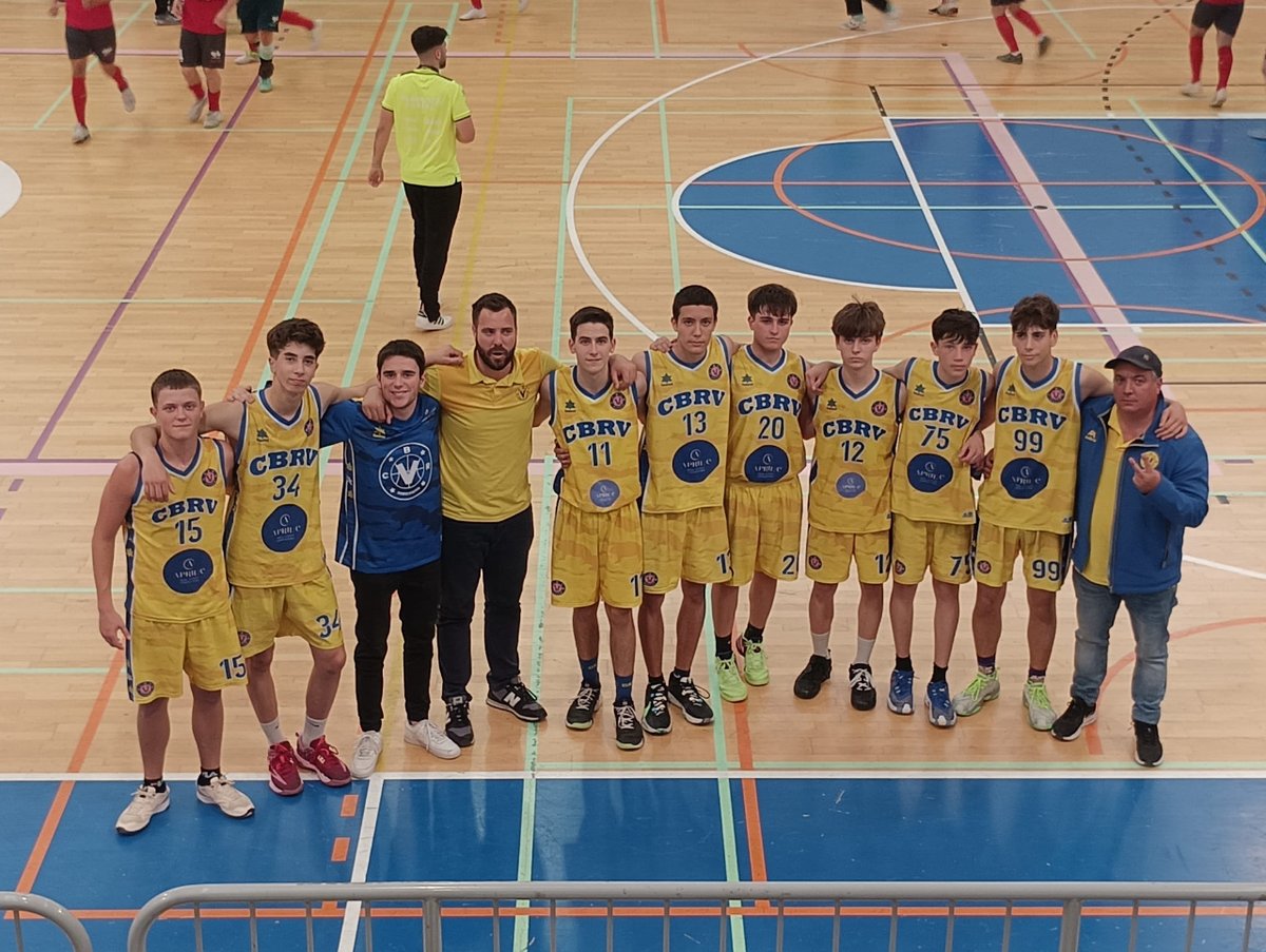 CB_Rincon's tweet photo. 🏀 Muy competido el partido del #JuniorMasc Aprile Real Estate ante todo un equipazo como es Torrebasket. ¡Orgulloso del esfuerzo que hicieron todos estos chicos y la energía desplegada! Este es el camino.
🟡🔵 #azulconamarilloresplandecientebrillo https://t.co/iRVEHQxf9Z
