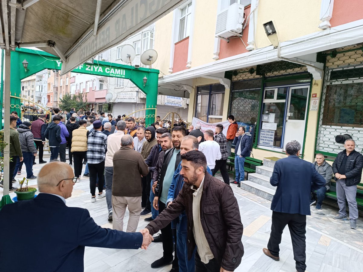 Köklü Değişim BAĞCILAR temsilciliği olarak 15 Temmuz mahallesi Yusuf Ziya camii'de, mahalle sakinlerimizle birlikte bayramlaşma merasimi gerçekleştirdik. 

Yine gündemimizde katliama maruz kalan Gazze'deki Müslüman kardeşlerimiz vardı. 

#GazzeİçinBirlikZamanı
#HayırlıBayramlar