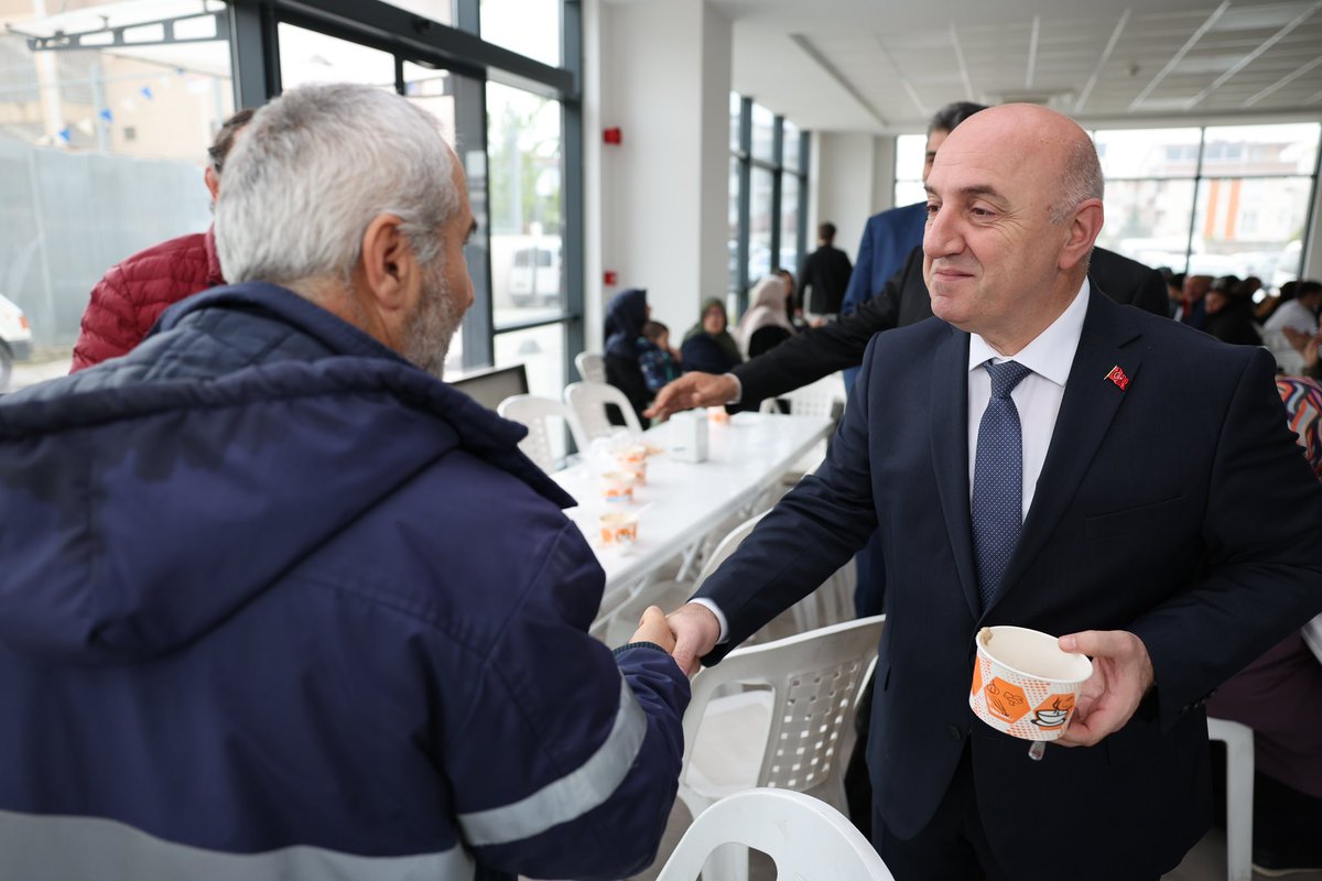 Trabzon’un asırlık geleneğini ilçemizde yaşatarak Şalpazar ilçesi Kabasakal Köyü Derneği’nin düzenlediği bayramlaşma törenine katılıp, hemşehrilerimize keşkek ikramında bulunup bayramlarını tebrik ettik. #DarıcaBirlikteGüzel