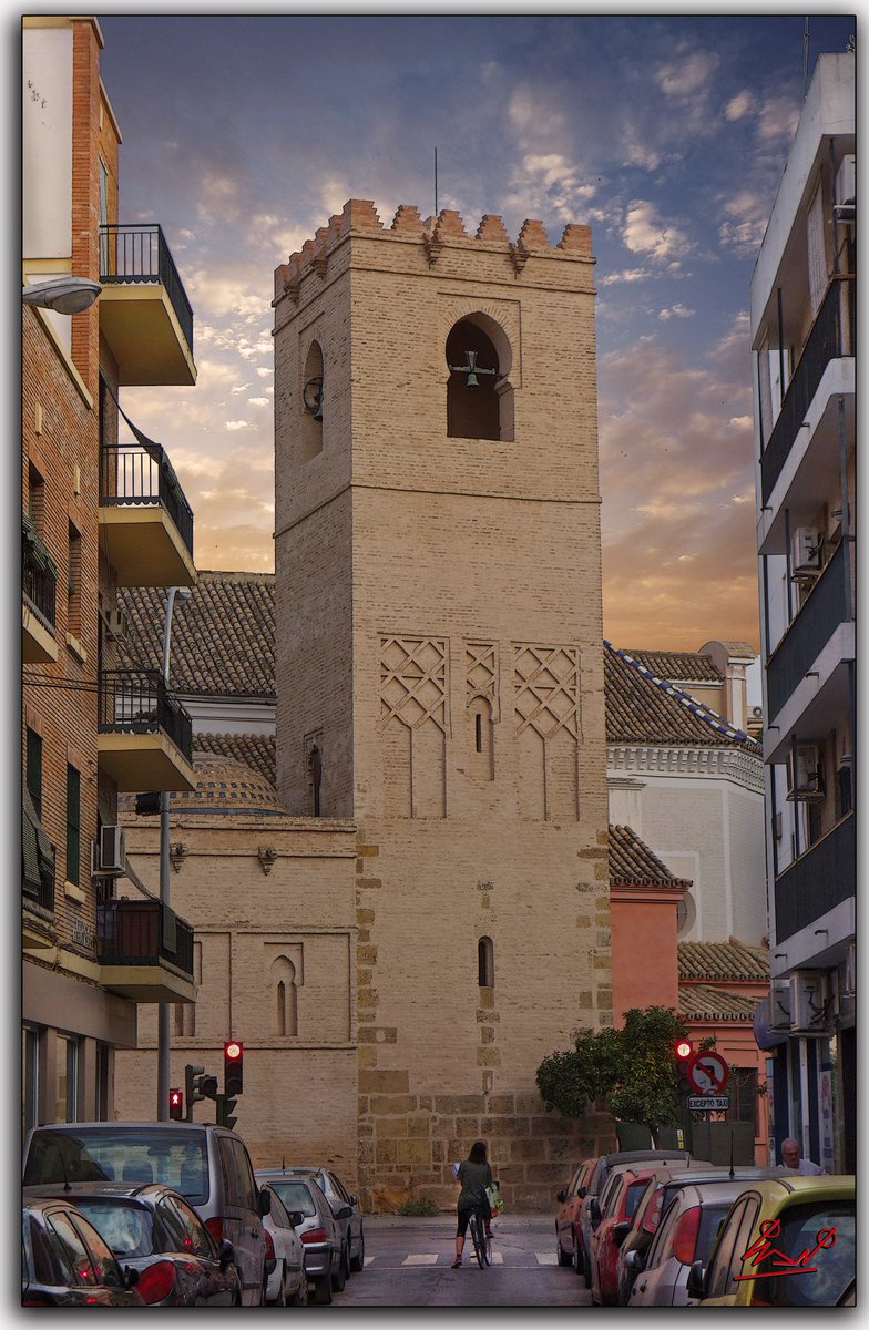 La torre de Santa Catalina desde la calle Francisco Carrión Mejías. #FelizMiercoles #Sevilla #Andalucía #Triana #Macarena #Andalucíahoy