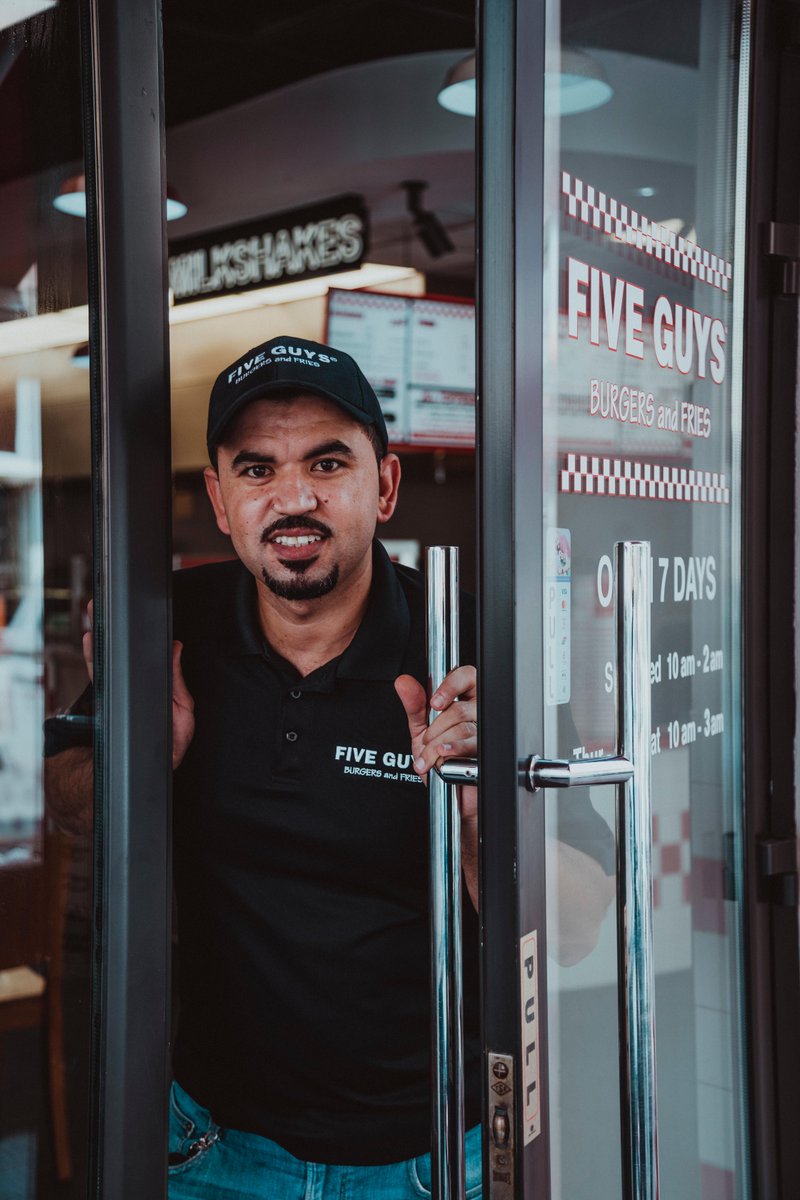 From Omar and our team at Five Guys, Eid Mubarak! 

#EidMubarak #FiveGuysBahrain